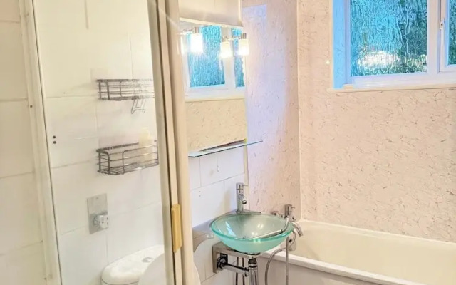 Cozy Gillingham Hideaway With 2 Bedrooms