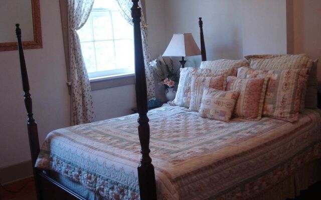 Old Castillo Bed and Breakfast