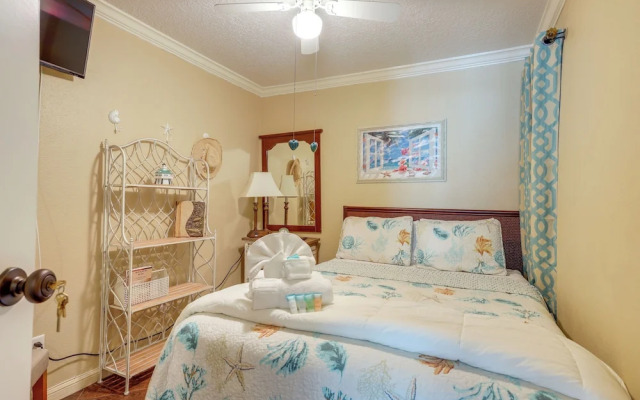 Balcony & Gulf Views: Galveston Condo Near Beach