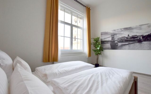 Standard Apartment by Hi5 - Bazilika Suite