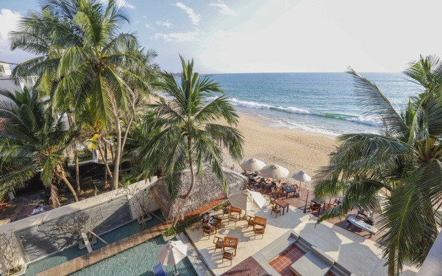 Sapphire Seas Beachfront Villas
