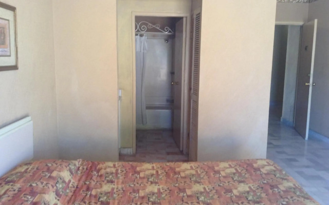 Los Jitos Hotel & Suites