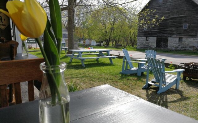 Holiday Country Manor