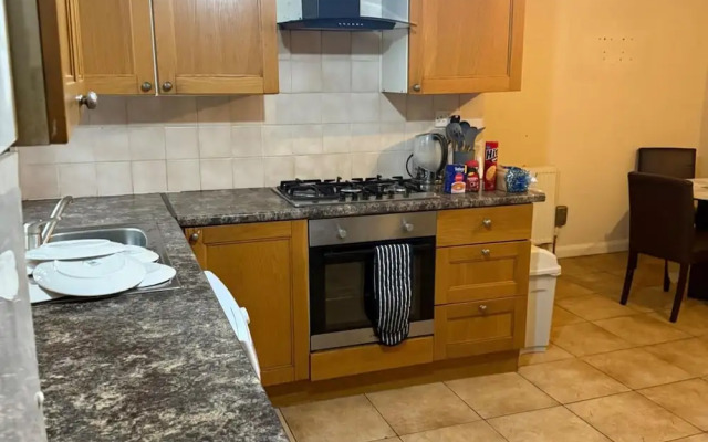 2 Bed-sleeps 4-private Patio-pets-near Heathrow