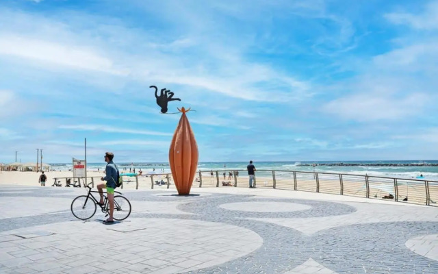 Beach Front 2BR in Sea Hotel by HolyGuest