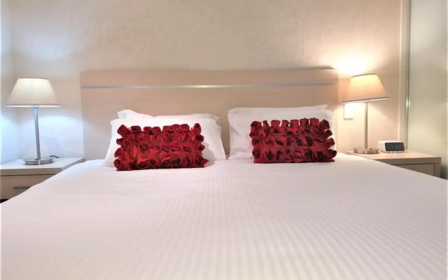 Hi 5 Stars Luxury Adelaide City Apartment