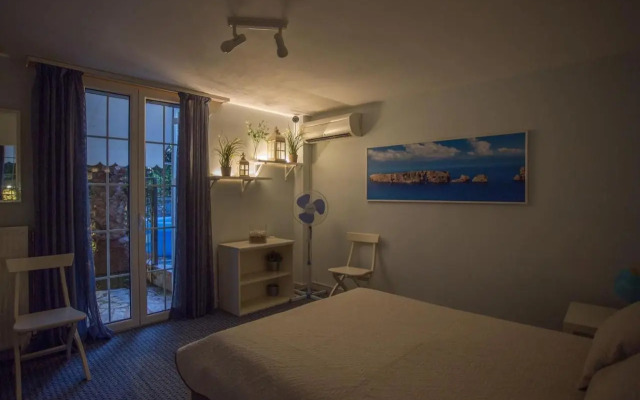 Luxury Country House in Kalamata / SP
