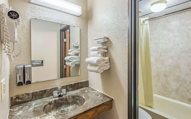 Rodeway Inn Saint Joseph