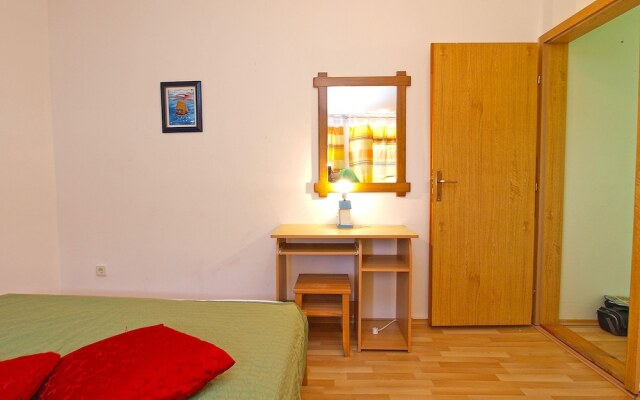 Apartments Orange 709