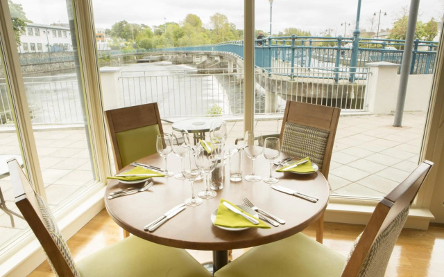 Riverside Hotel