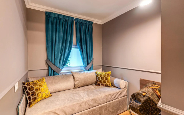 Tree Charme Parliament Boutique Hotel