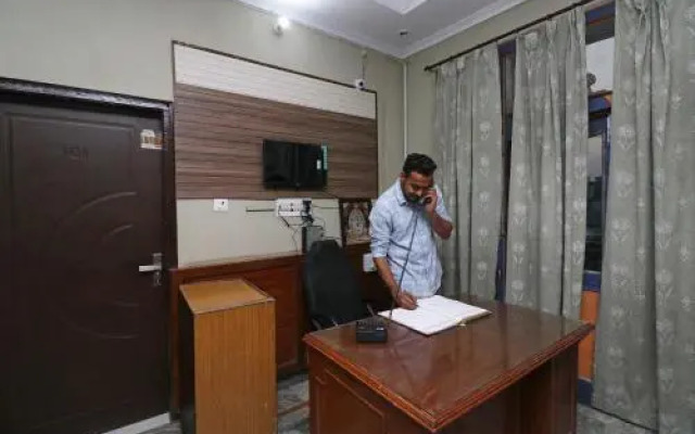 Maharaja Gold Guest House By OYO Rooms