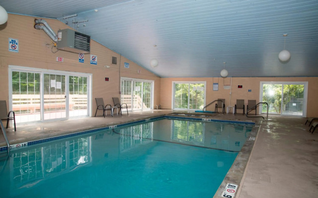 Hampton Falls Inn