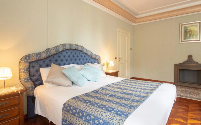 Splendid Villa in Macerata With Pool & Views