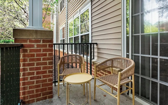 Landing Amazing 2bd, Gym, Pool