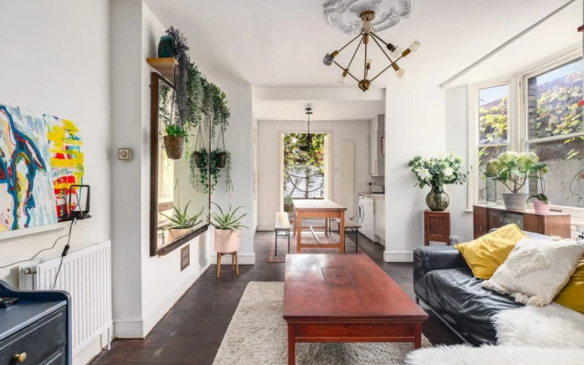 Gorgeous and Vibrant 3 Bedroom Apartment in London