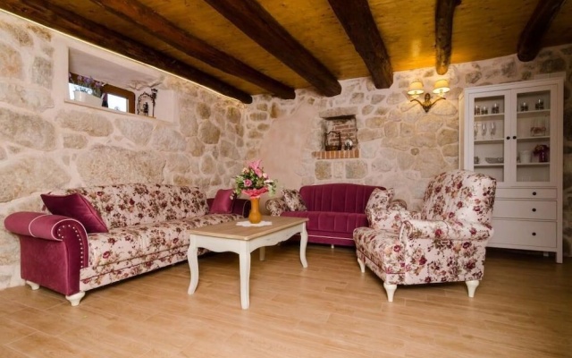 Villa Falcon Rook