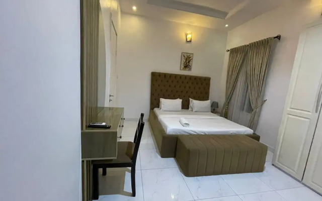 2 Bed Flat - Sleeps 4 - Parking - Wifi