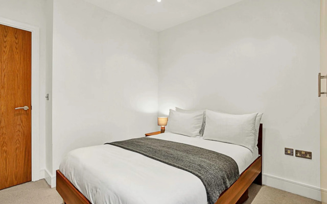 Urban Retreat: Stylish 1-bed Bliss