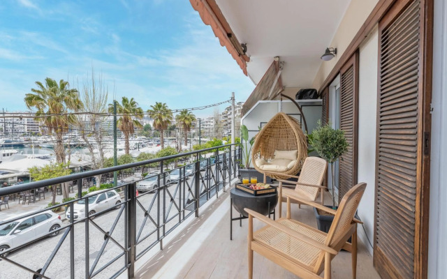 Minimal Retreat w/ Watercoloured Sunset View