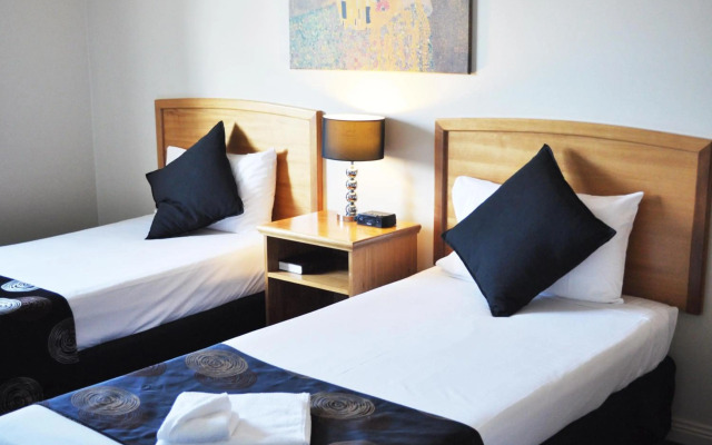 Meadowbrook Hotel