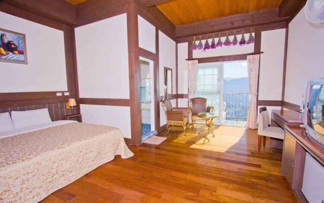 Maple Leaf Holiday Villa