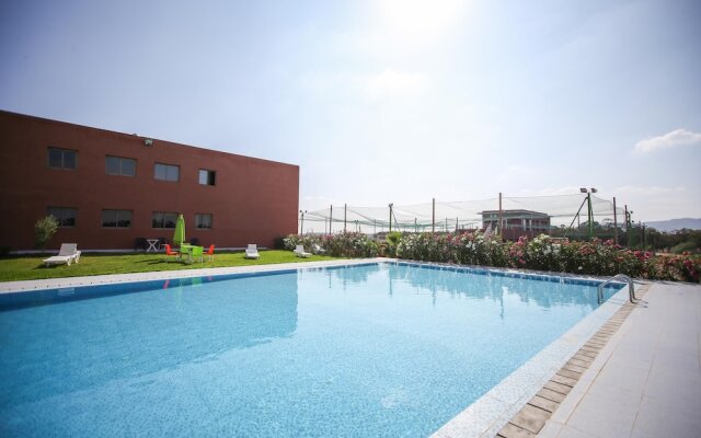 Appartement neuf, entouré de verdure + piscine