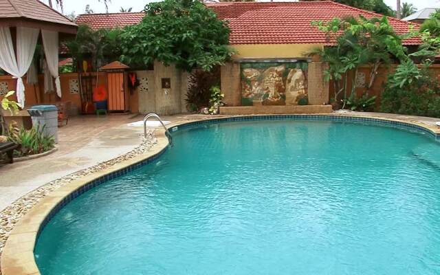 Kanok Buri Resort