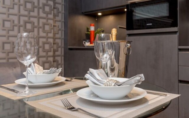 Chic and Sophisticated Apartment in the West End, Edinburgh