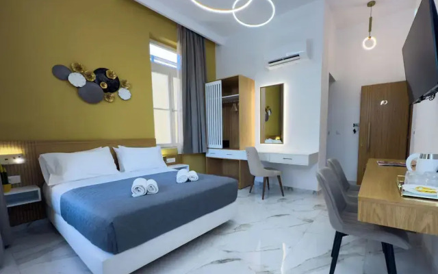 Deluxe Center Suites