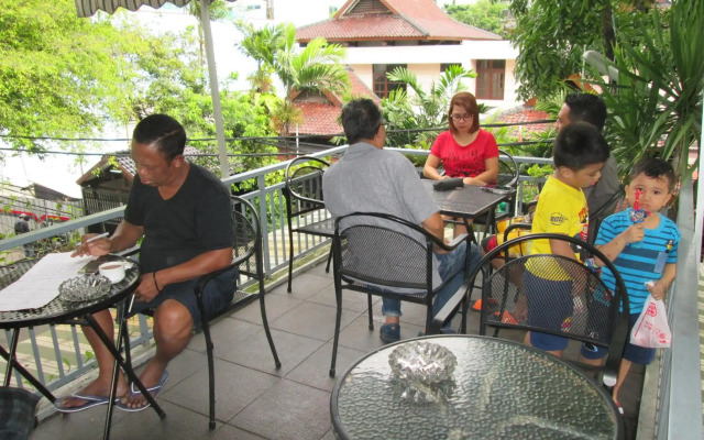 Bamboo Inn Hotel & Cafe