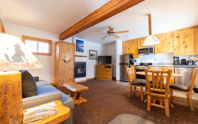 Red Wolf Lakeside Lodge