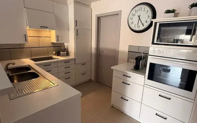 Elegant Seaside Retreat With Garden and Garage