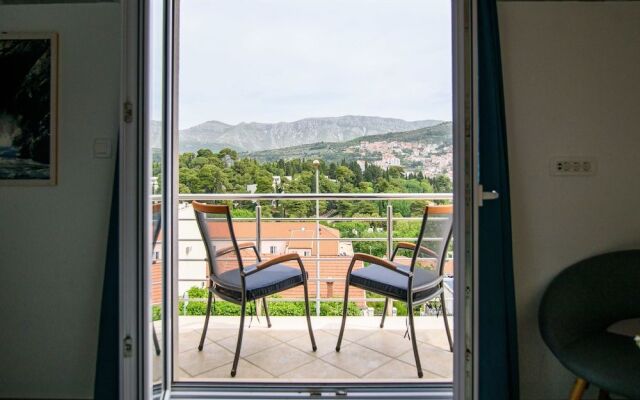 California Apartments III