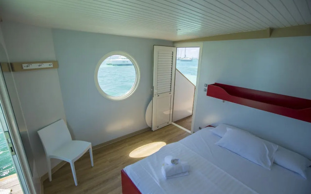 Aqua Lodge