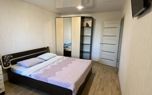 Желтый Нарцисс на улице Пархоменко