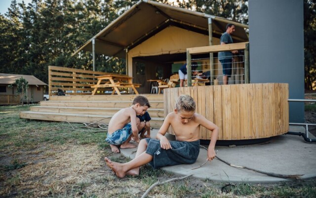 AfriCamps at Doolhof- Glamping