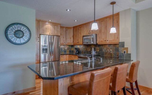 Rundle Cliffs Lodge by Spring Creek Vacation