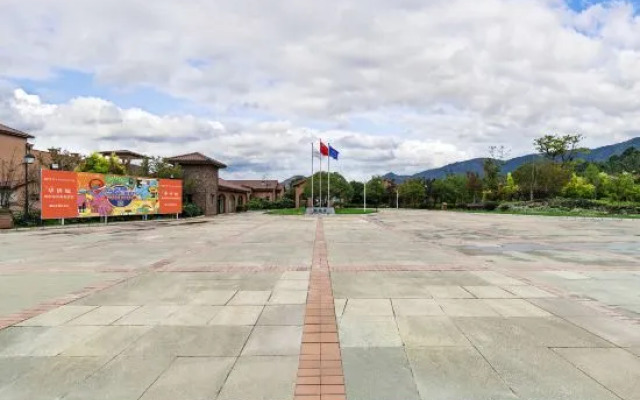 Qunyinghui Holiday Hotel