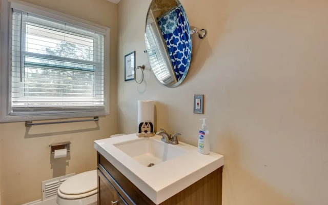 Well-equipped Atlanta Home With Deck!