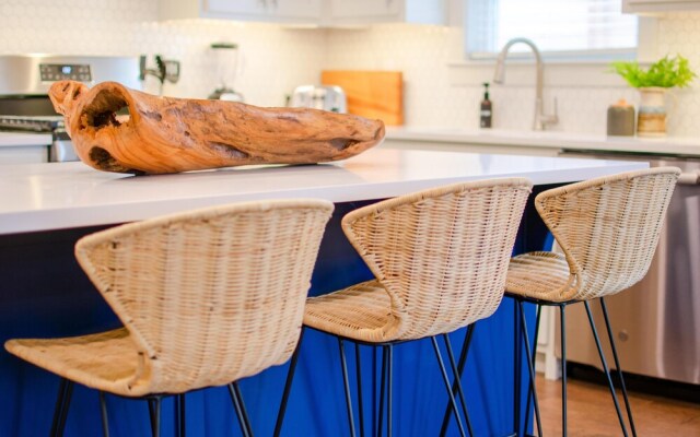 Big Blue on Main-hot Tub-less Than 1 Mi to Square