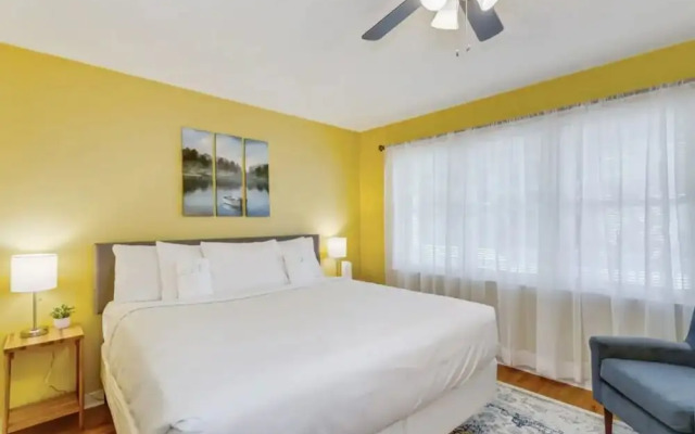 Near Downtown Beach House Apt