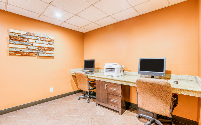 Rodeway Inn & Suites and Conference Center