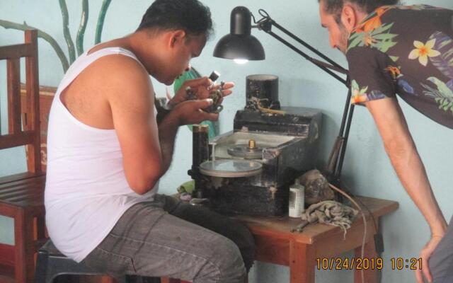 Rathna Gems Halt