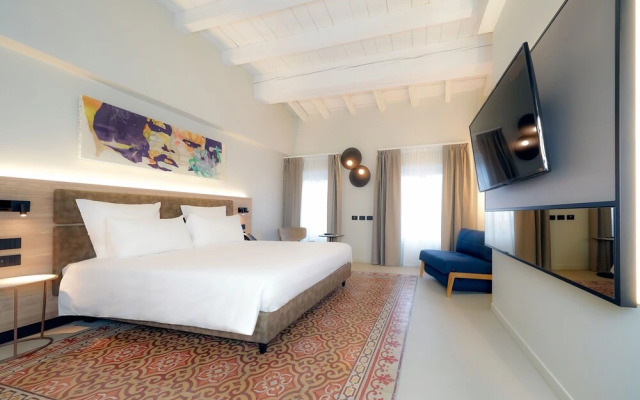 Bergamo Inn 21