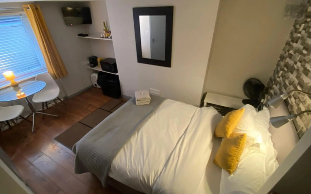 Ei8ht Brighton Apartments