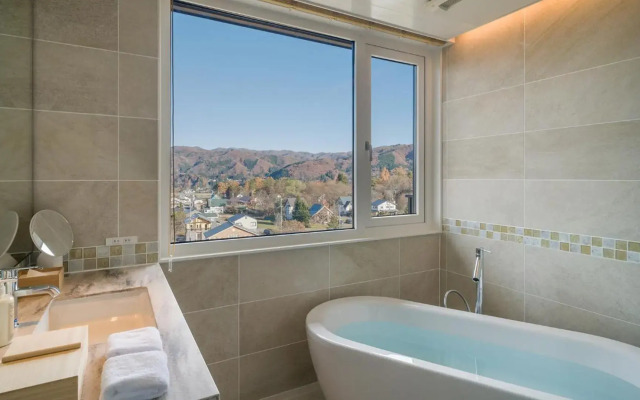 HOTEL LA VIGNE HAKUBA by Onko Chishin