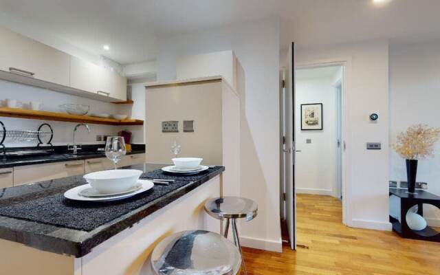 Short let - Penthouse Apartment With West-facing Terrace
