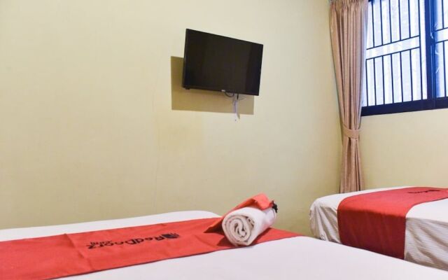 RedDoorz near Surabaya Town Square