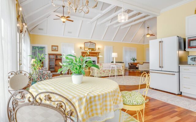 Enchanting Fairhope Cottage: 2 Mi to Town & Pier!